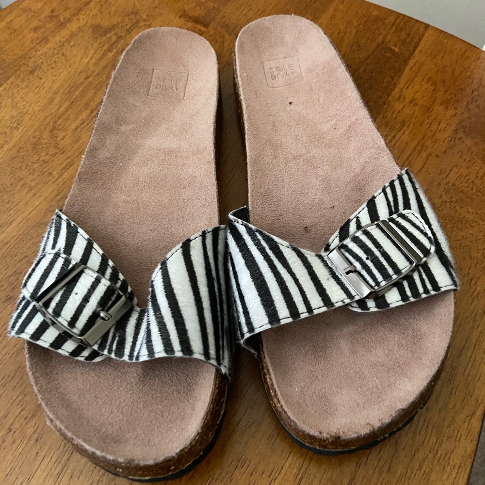 Target Zebra Flats - Picture 2 of 2